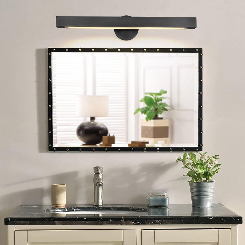 Carvelle Minimal Profile Picture Light