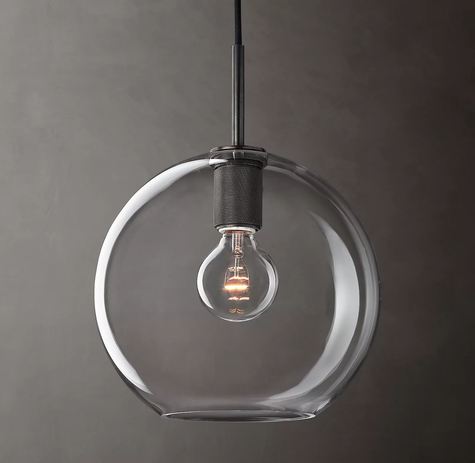 Utilitaire Globe Shade Pendant Light