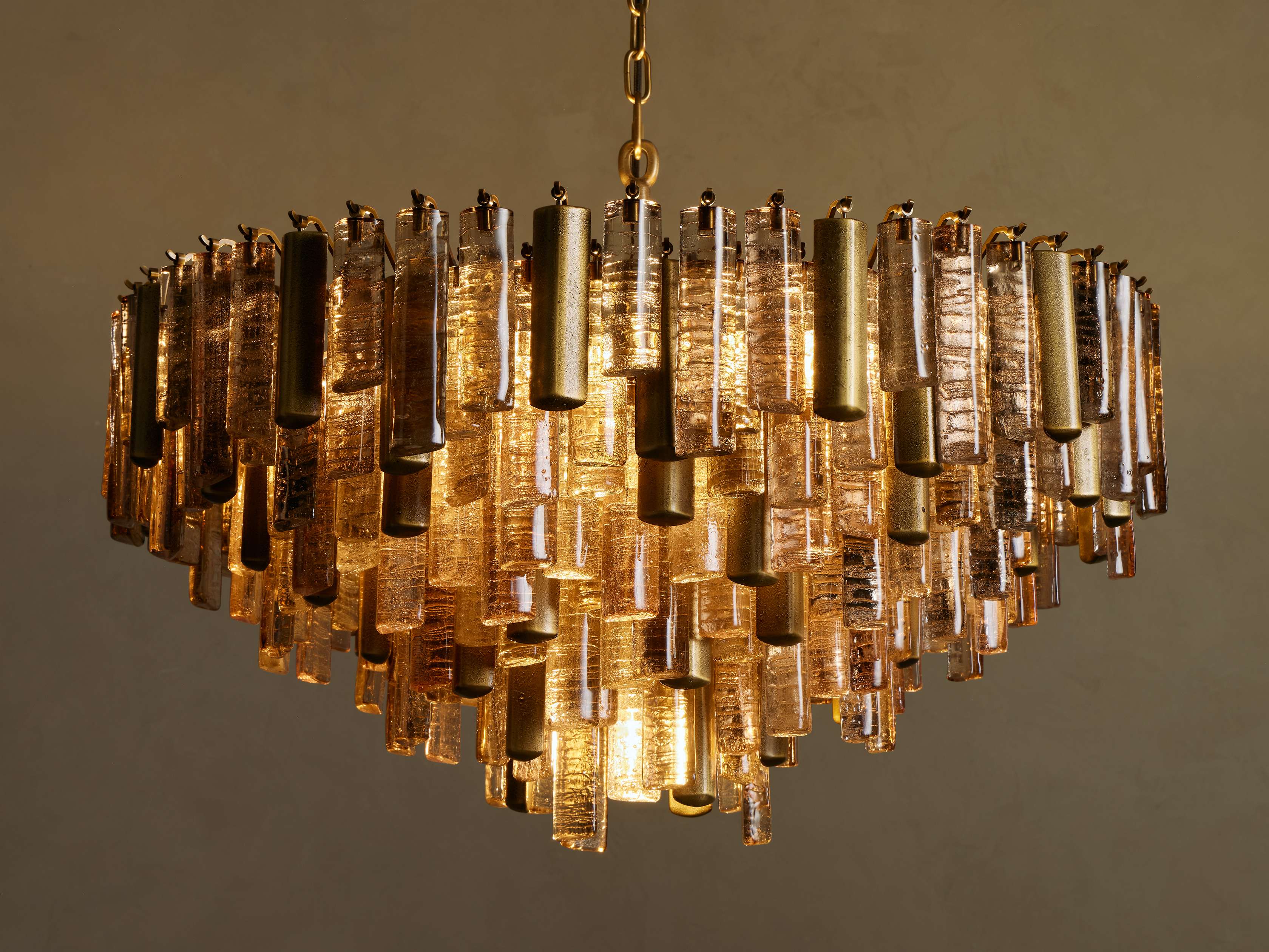 Neve Rhythm Column Round Chandelier
