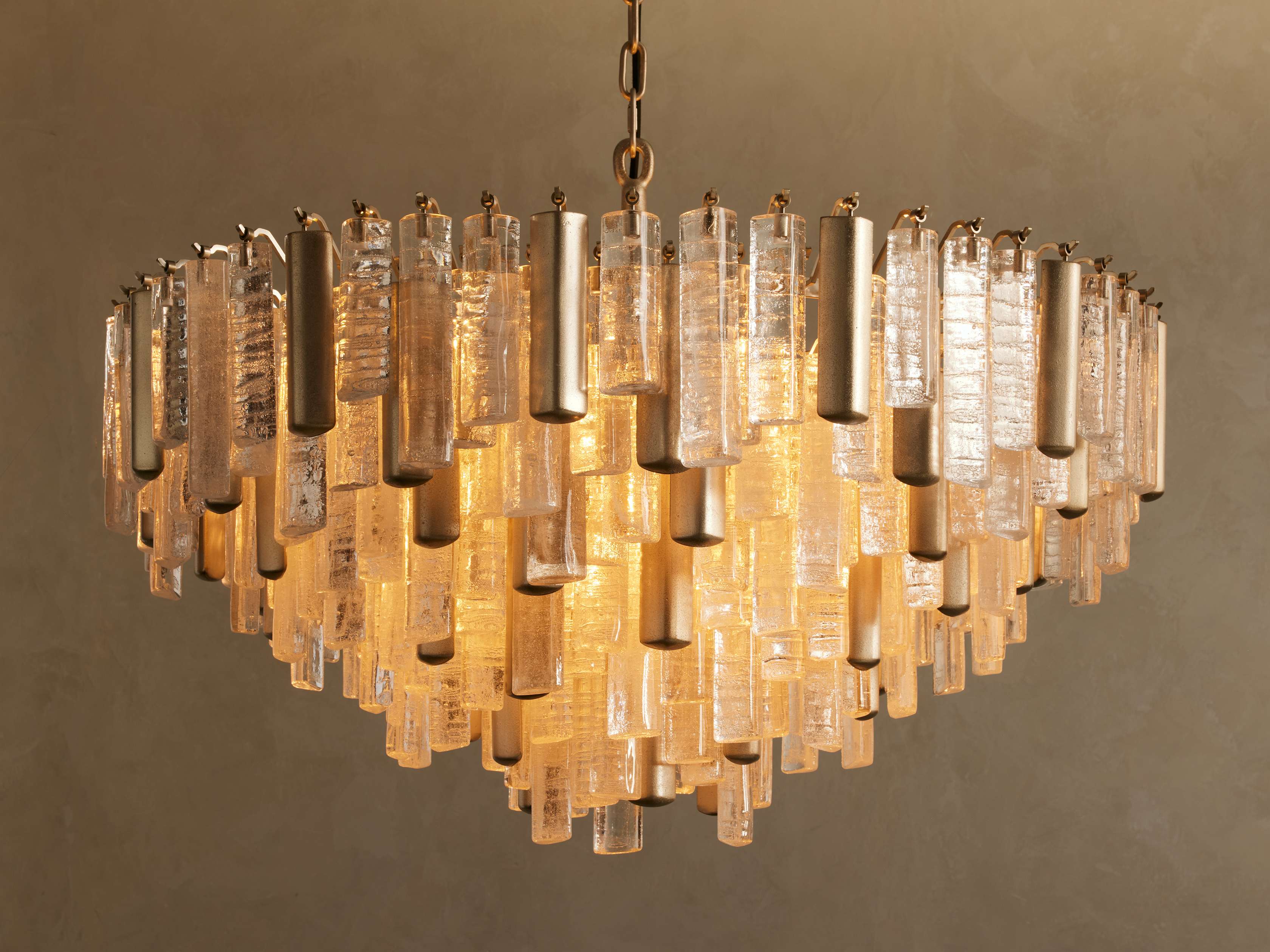 Neve Rhythm Column Round Chandelier