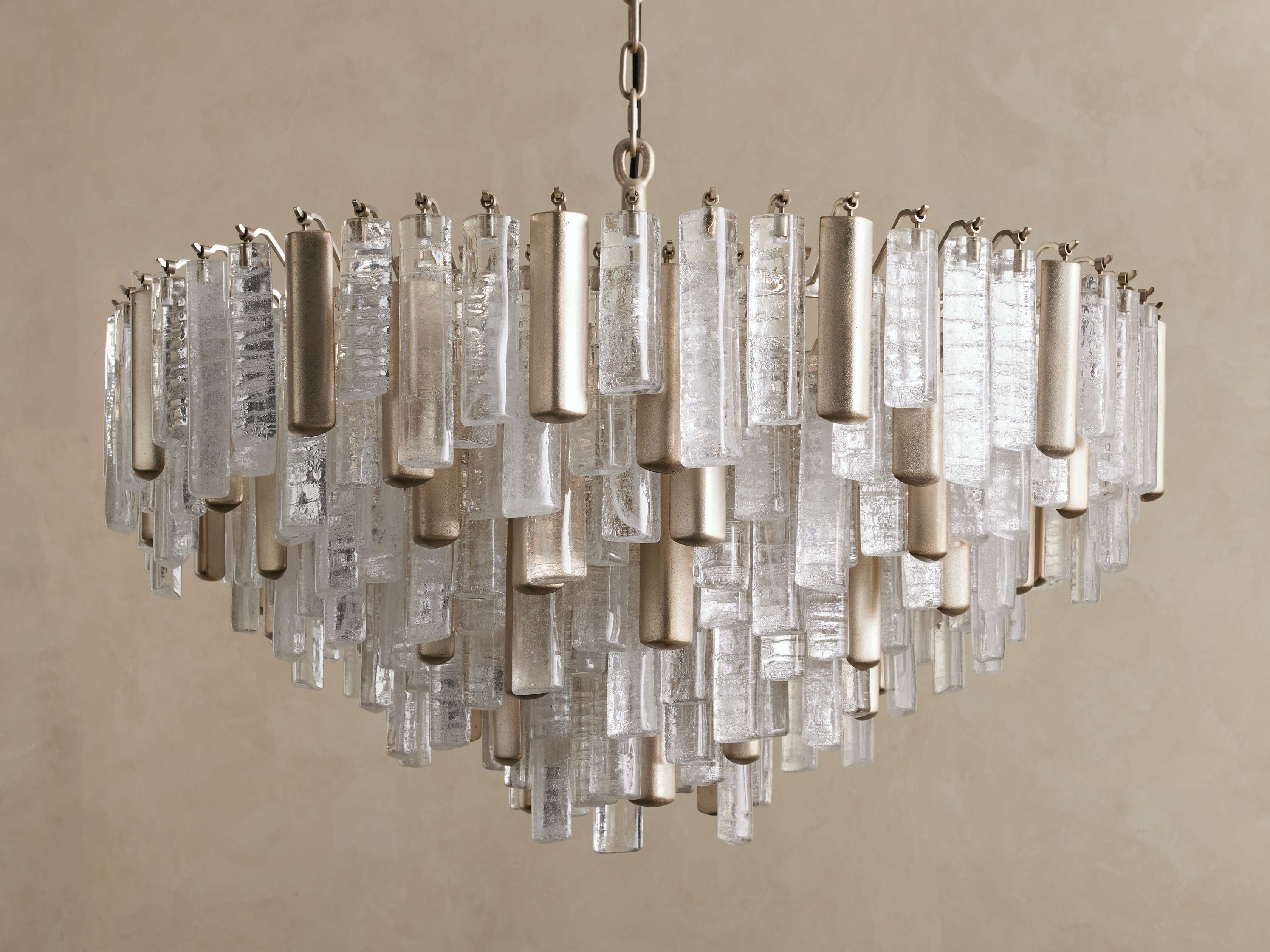 Neve Rhythm Column Round Chandelier