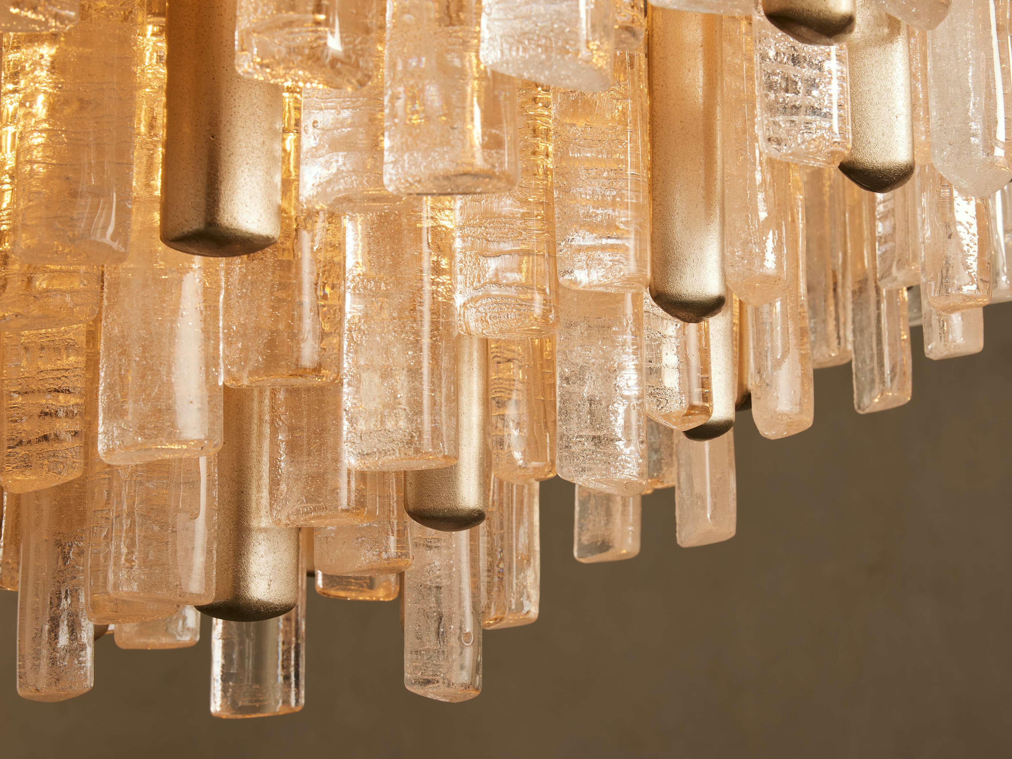 Neve Rhythm Column Round Chandelier