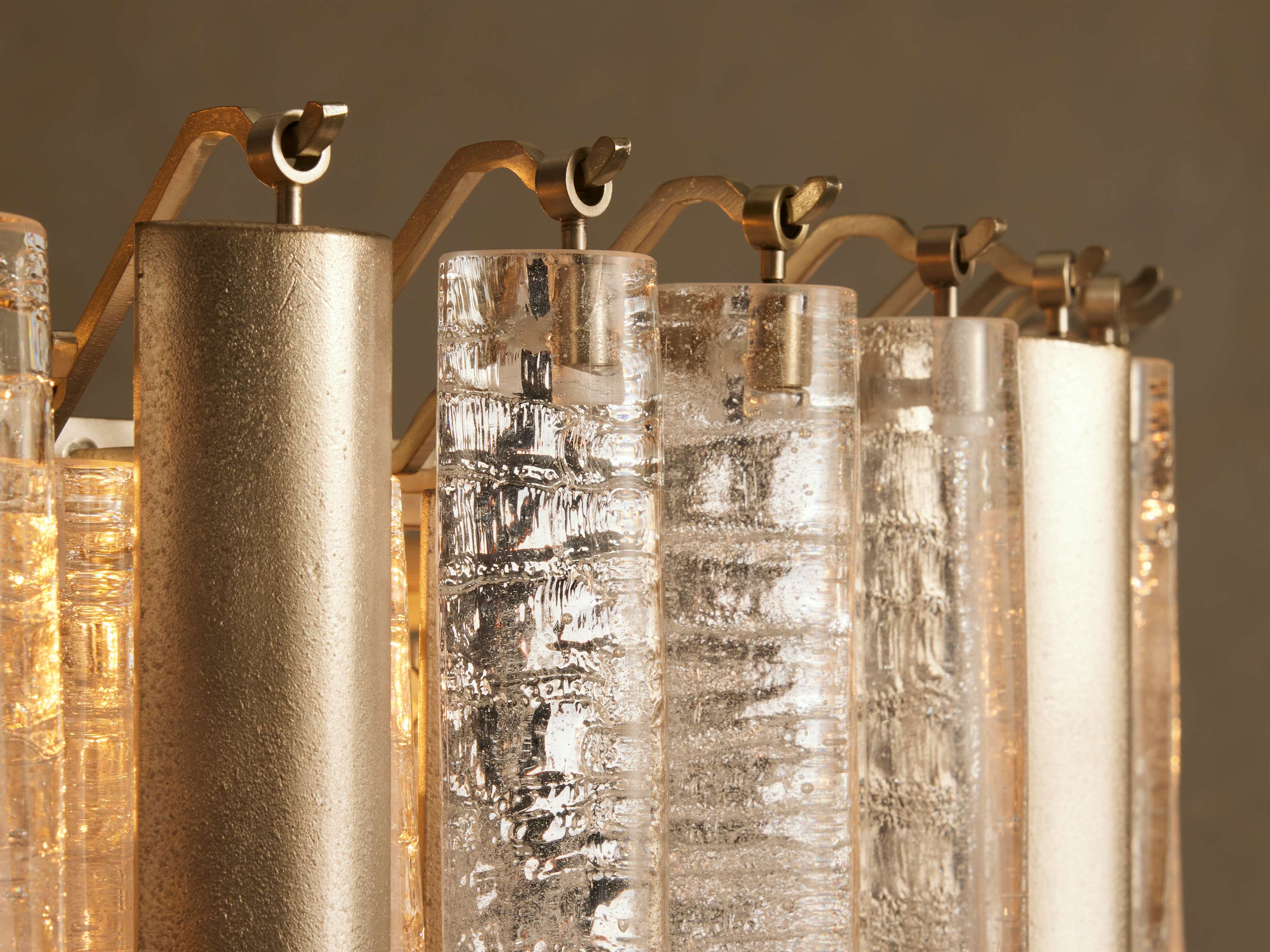 Neve Rhythm Column Round Chandelier