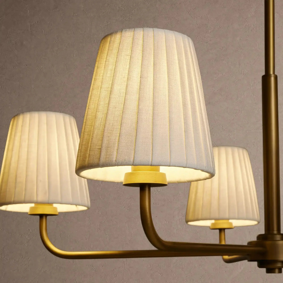 Amalfi Round Chandelier - Pleated Whitecasivra