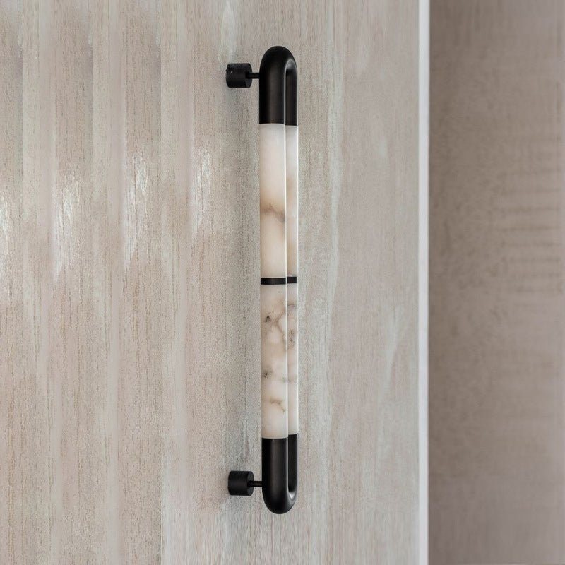 Alabaster Banded KoKo Sconce - L 15cm x W 8cm x H 54cm / L 5.9″ x W 3.1″ x H 21.3″Black & Whitecasivra