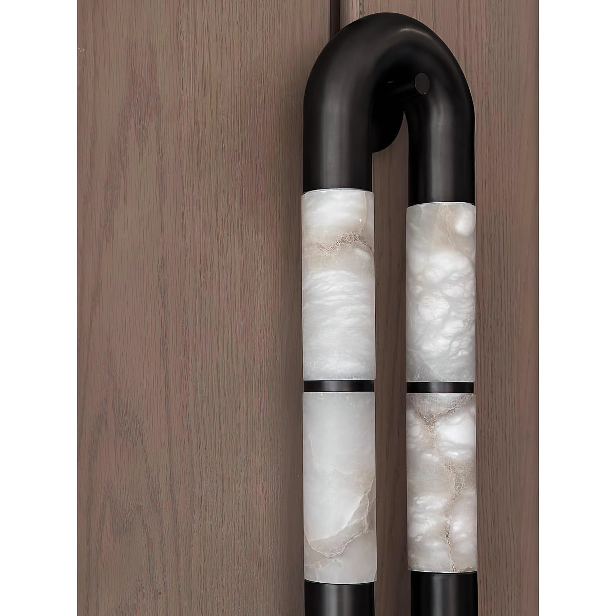 Alabaster Banded KoKo Sconce - L 15cm x W 8cm x H 54cm / L 5.9″ x W 3.1″ x H 21.3″Black & Whitecasivra