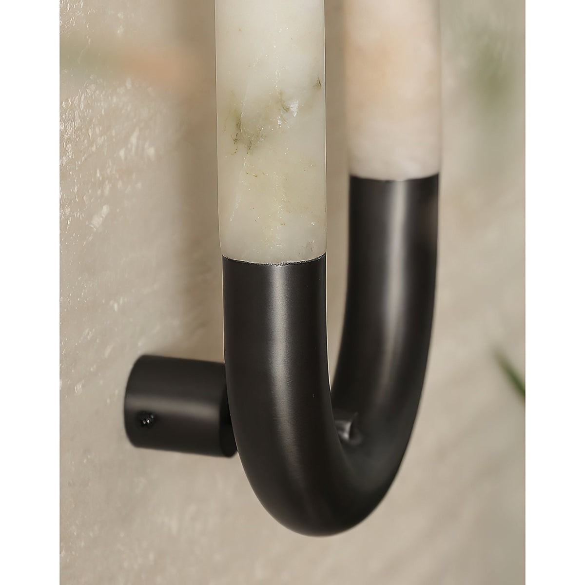 Alabaster Banded KoKo Sconce - L 15cm x W 8cm x H 54cm / L 5.9″ x W 3.1″ x H 21.3″Black & Whitecasivra