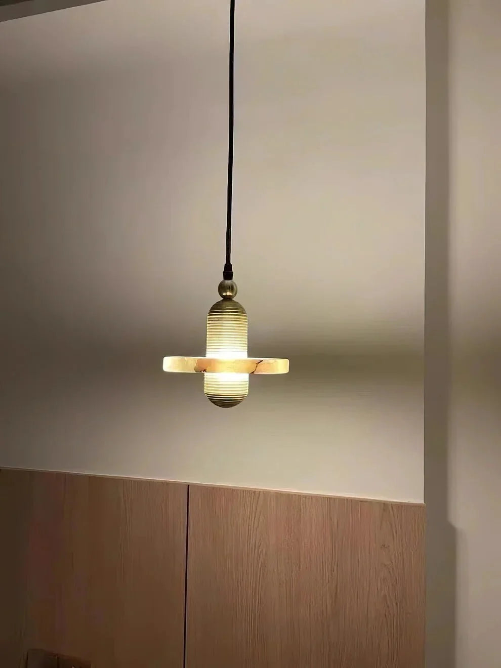 Alabaster Comet Pendant Lamp - D 28cm x H 31.5cm / ∅ 11″ x H 12.4″BlackWarm Lightcasivra