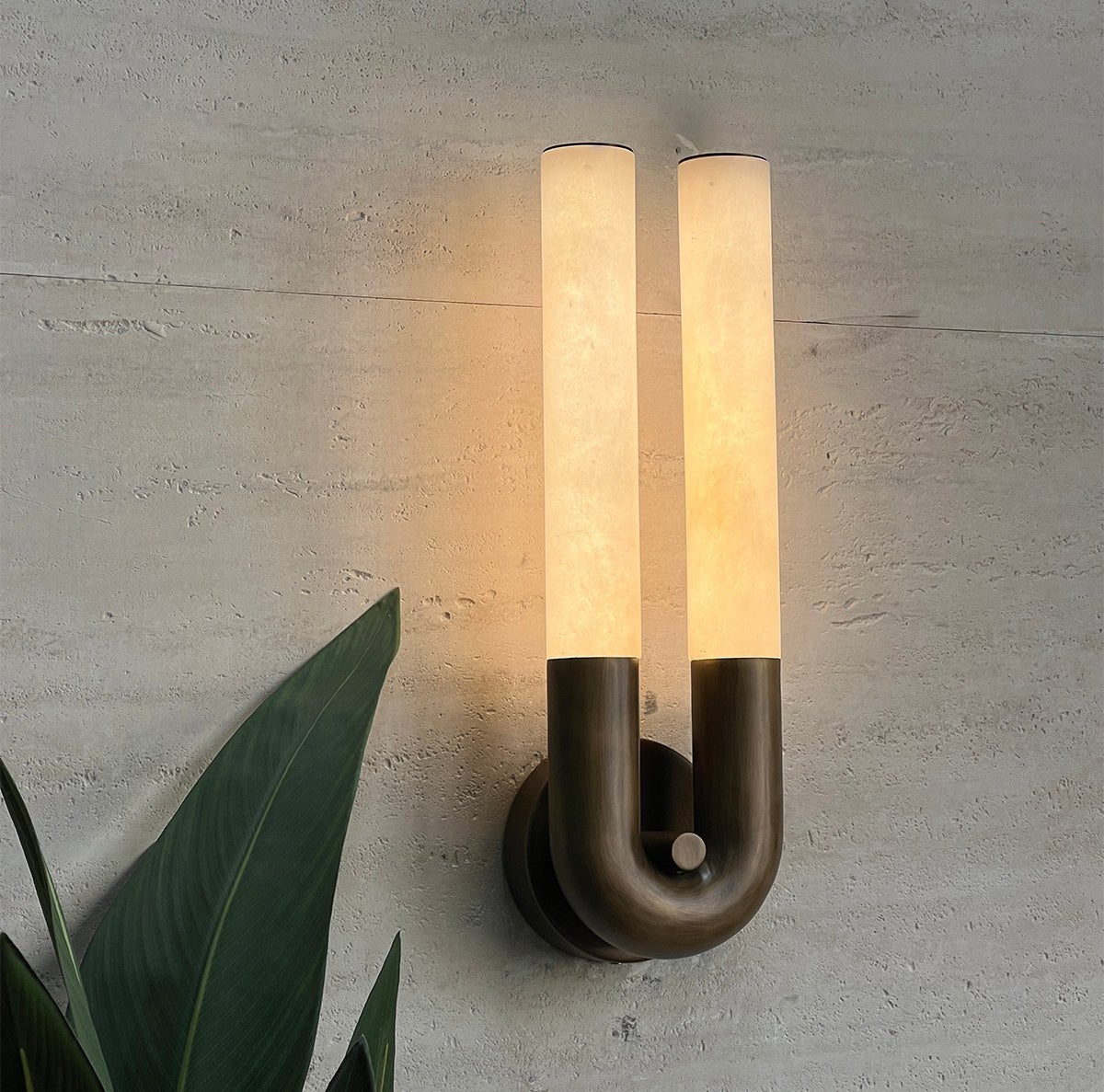 Arch Alabaster Sconce - ∅ 5.5″ x H 17.7″Bronze & Whitecasivra