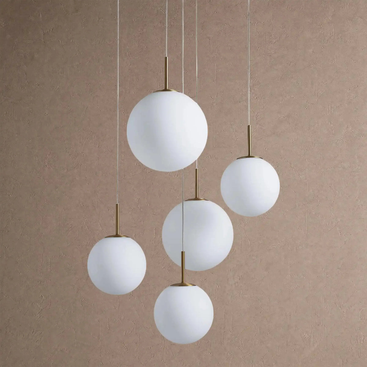 Cassano Modern Round Chandelier - Hand-Blown Crackle Glass & Satin Brass LED Pendant Light - 5-Light 28''Matte Opalcasivra