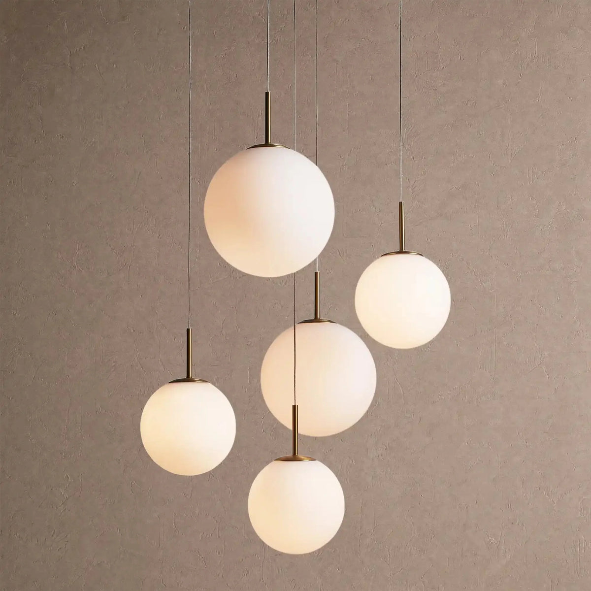 Cassano Modern Round Chandelier - Hand-Blown Crackle Glass & Satin Brass LED Pendant Light - 5-Light 28''Matte Opalcasivra