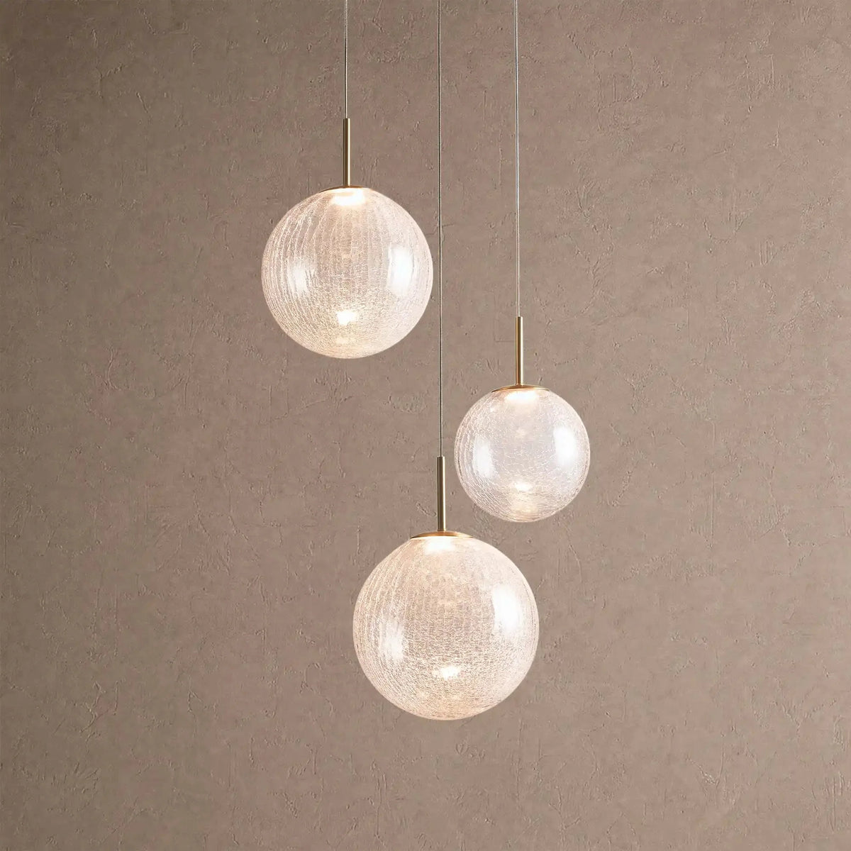 Cassano Modern Round Chandelier - Hand-Blown Crackle Glass & Satin Brass LED Pendant Light - 3-Light 20''Cracklecasivra