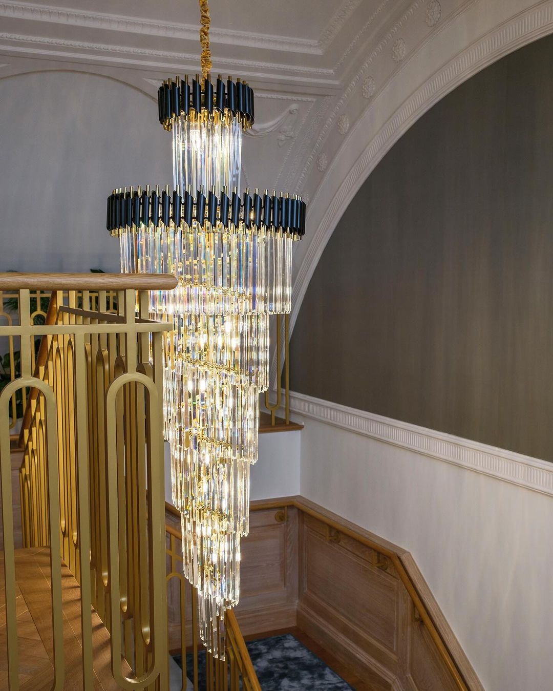 Classic Large Multi - layered Spiral Crystal Chandelier for Foyer/ Staircase - D31.5"*H118"/35 Lights/39 kgBlackWarm Lightcasivra