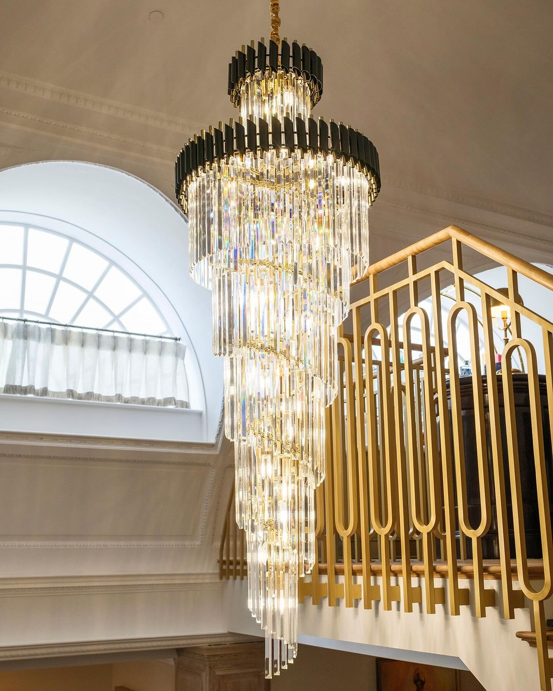 Classic Large Multi - layered Spiral Crystal Chandelier for Foyer/ Staircase - D31.5"*H118"/35 Lights/39 kgBlackWarm Lightcasivra