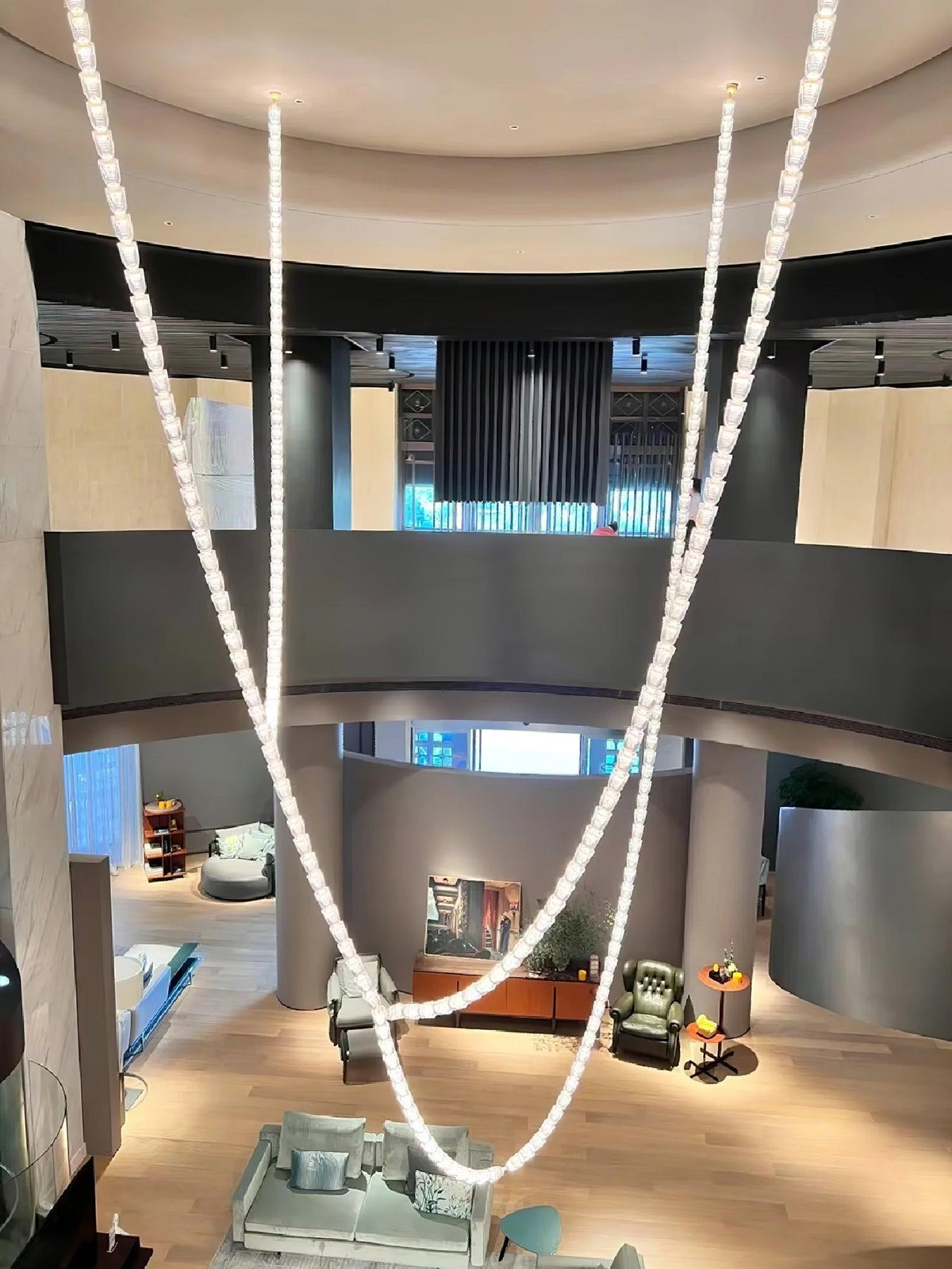 Gabriel Chandelier D - 53 Lights L 63″ x H 23″ / L 160cm x H 58.5cmClear & ChromeWarm Lightcasivra
