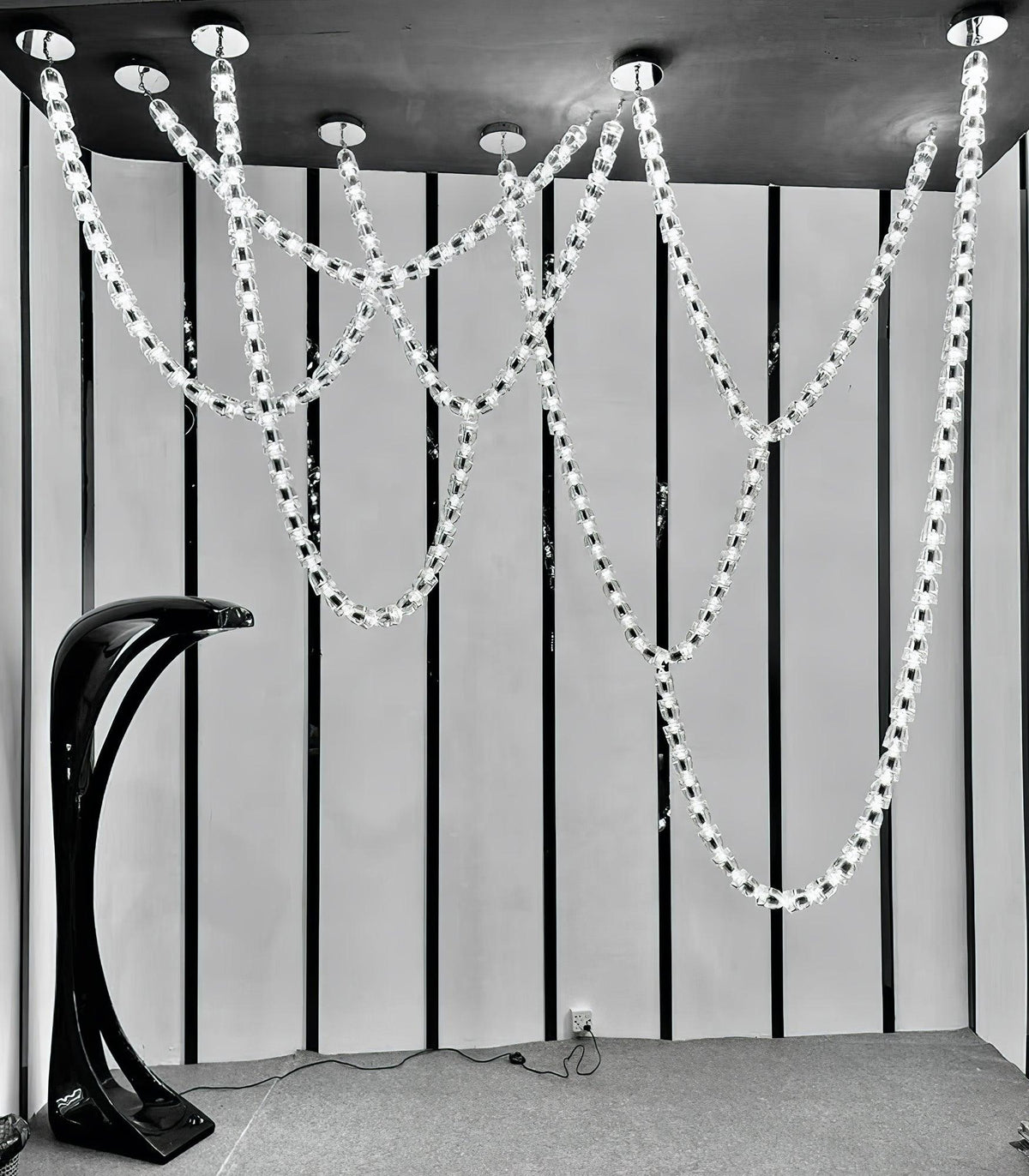 Gabriel Chandelier H - 55 Lights L 63″ x H 25″ / L 160cm x H 63.5cmClear & ChromeWarm Lightcasivra
