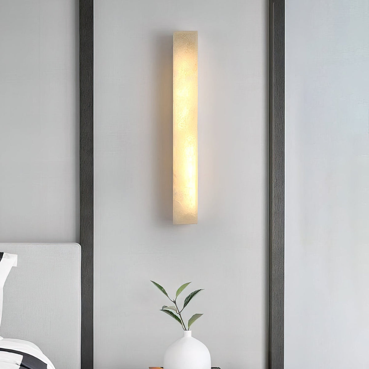 Geometric Alabaster Wall Lamp - L 3.1” x W 3.1“ x H 31.5“Black & WhiteWarm Lightcasivra