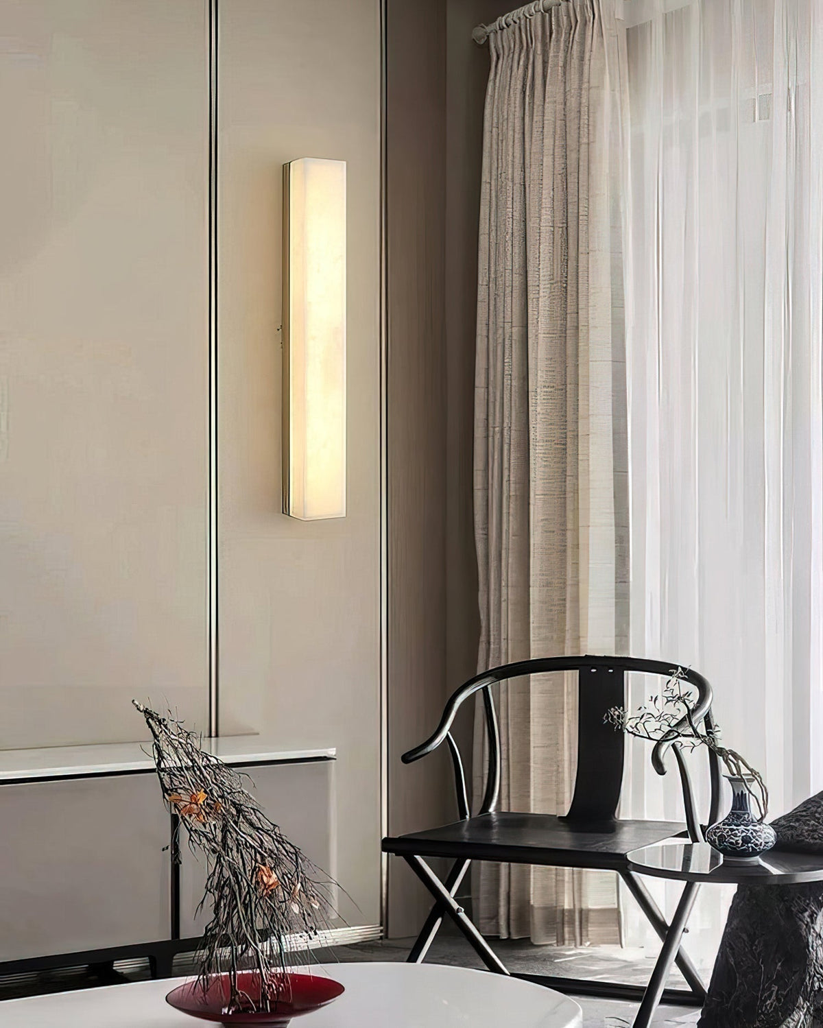 Geometric Alabaster Wall Lamp - L 3.1” x W 3.1“ x H 31.5“Black & WhiteWarm Lightcasivra