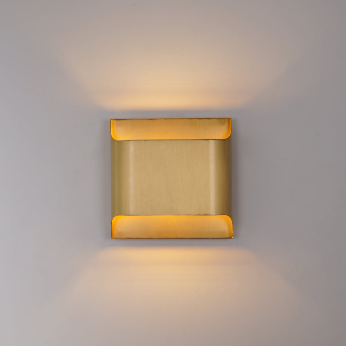 Leclerc Wall Lamp - ∅ 9.8″ x H 9.8″ / Dia 25cm x H 25cmBrasscasivra