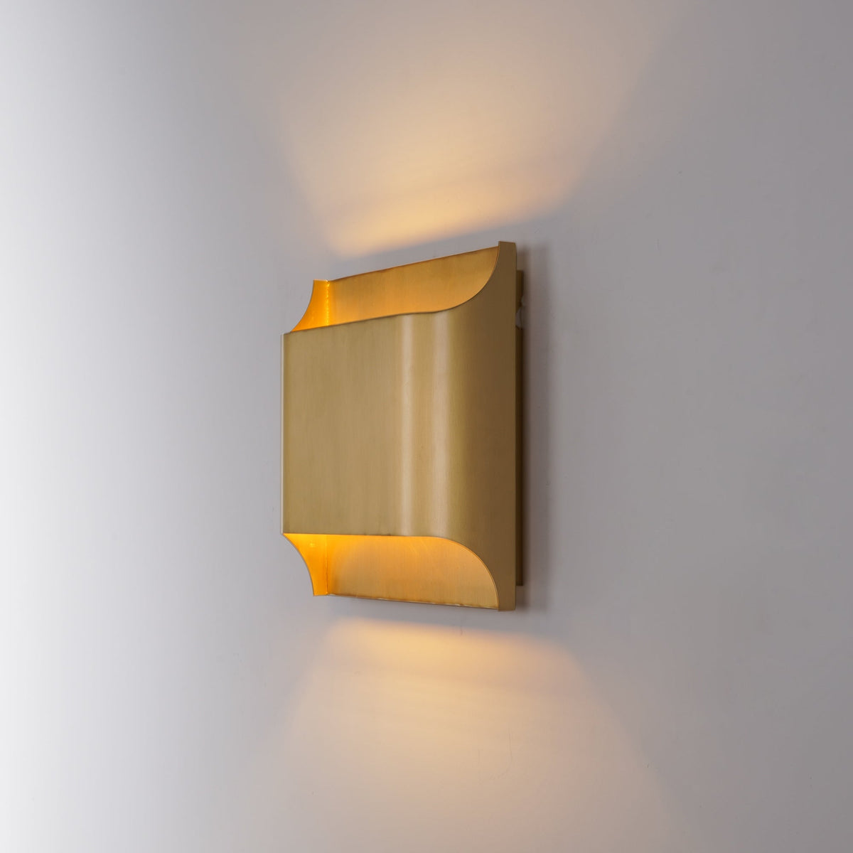 Leclerc Wall Lamp - ∅ 9.8″ x H 9.8″ / Dia 25cm x H 25cmBrasscasivra
