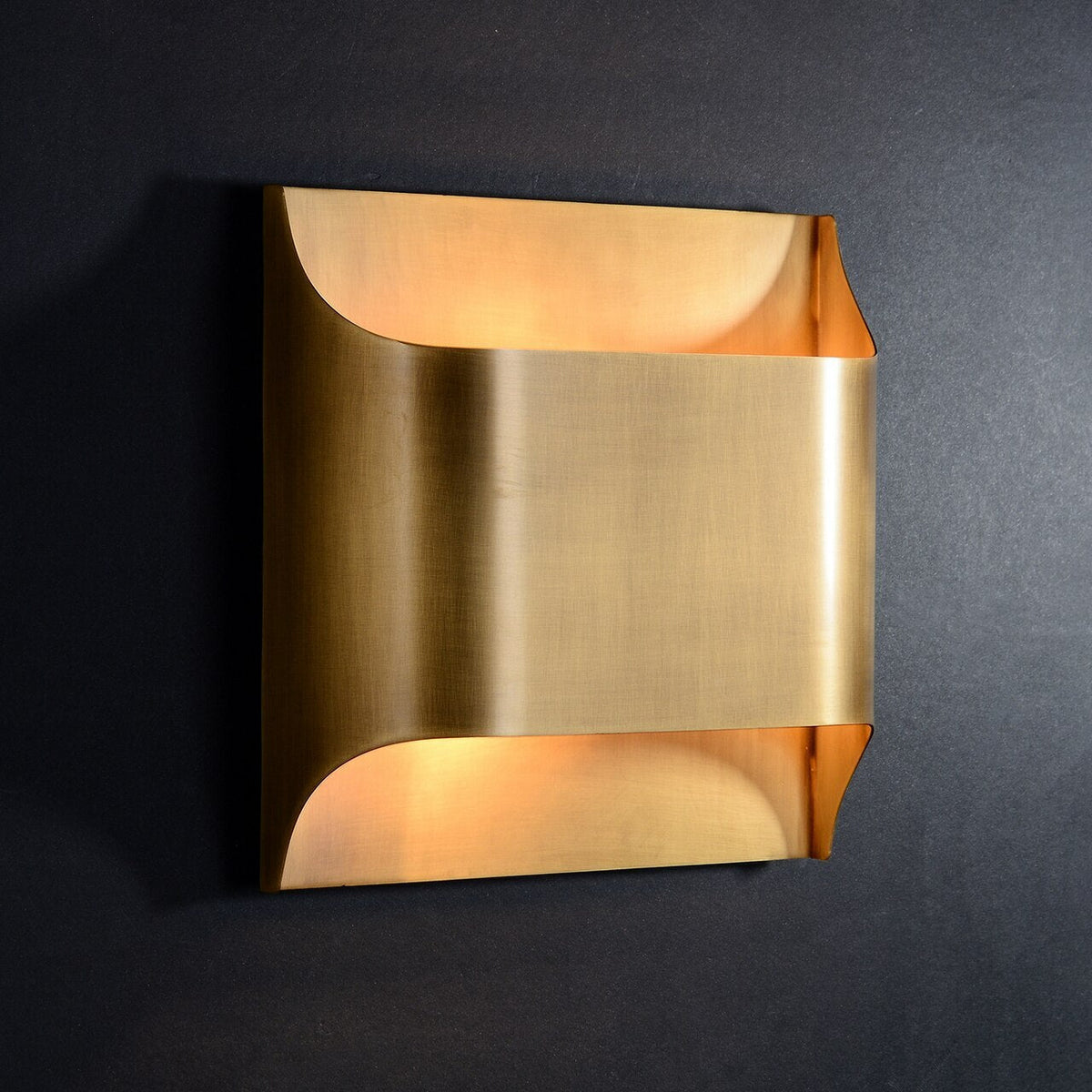 Leclerc Wall Lamp - ∅ 9.8″ x H 9.8″ / Dia 25cm x H 25cmBrasscasivra