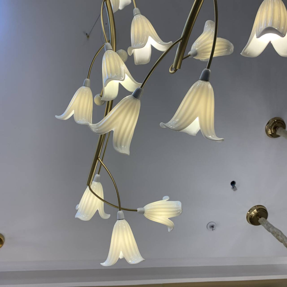 Modern Brass Branch Ceramics Flower Chandelier for Stylish Living Room Hotel and Restaurant - L110.24''*W30.7''/L280cm*W78cmWarm Lightcasivra