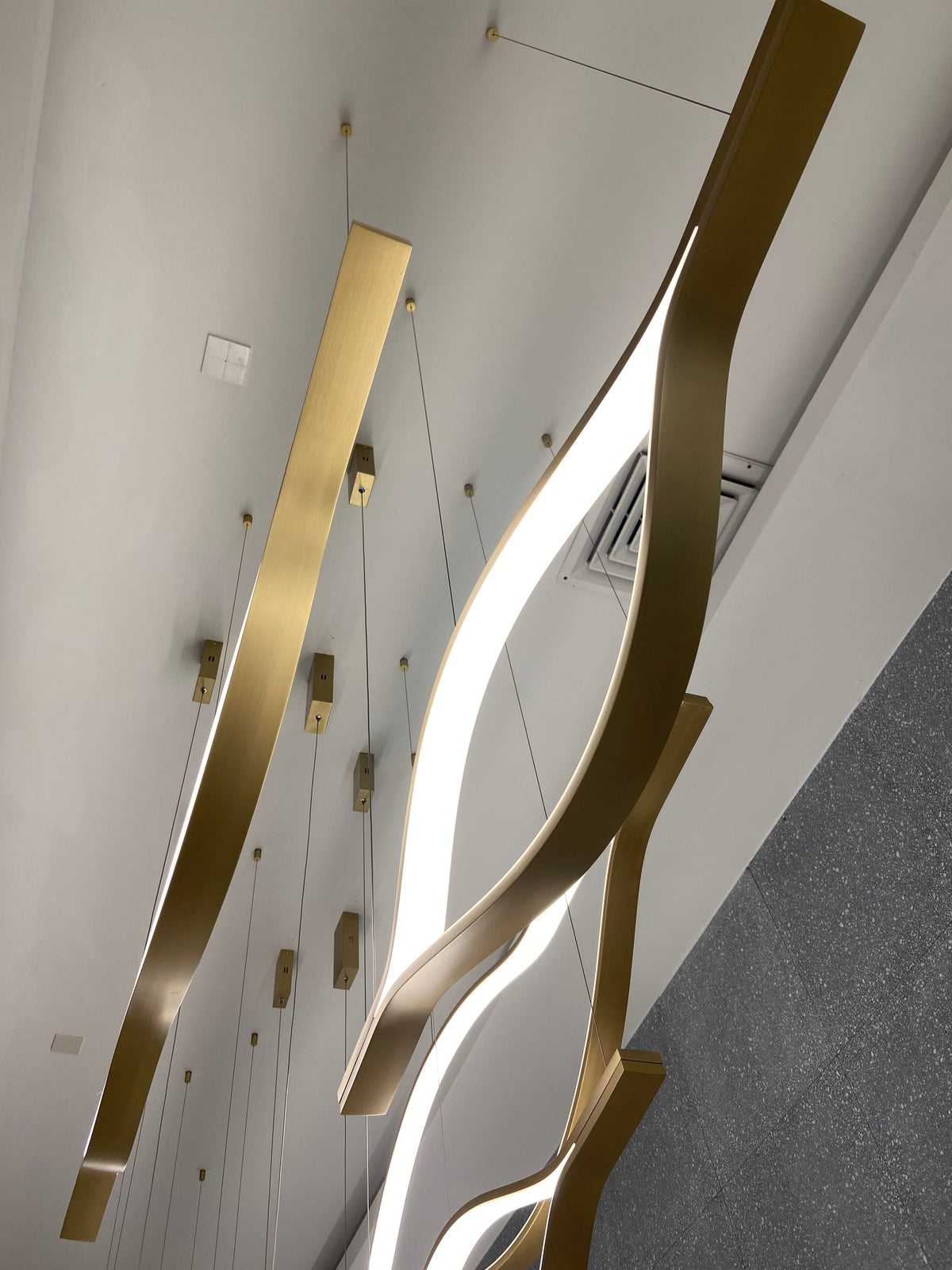 Modern Simple Brass Waving Chandelier for Living/Dining Room/Kitchen Island - L31.5"*W2.2"*H11.8"GoldWarm Lightcasivra
