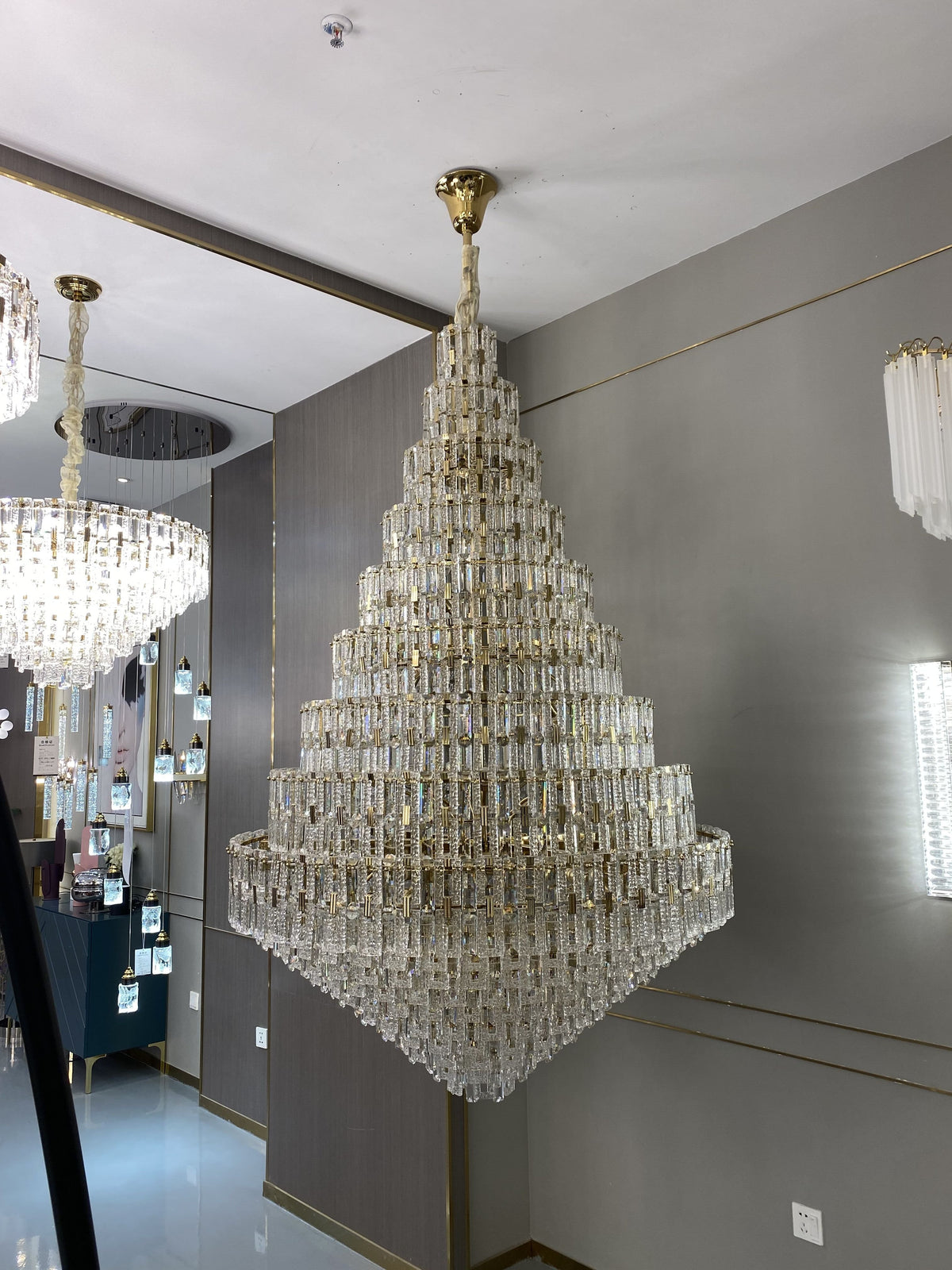 Oversized Multi - layers Honeycomb Luxury Crystal Chandelier in Gold Finish for Big Hallway/Foyer/Entryway - D31.5"*H47.2"/34 Lights/50.5kgWarm Lightcasivra