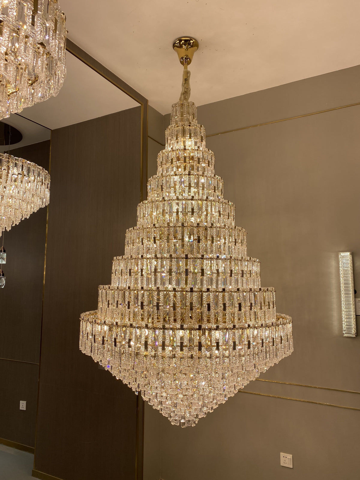 Oversized Multi - layers Honeycomb Luxury Crystal Chandelier in Gold Finish for Big Hallway/Foyer/Entryway - D31.5"*H47.2"/34 Lights/50.5kgWarm Lightcasivra