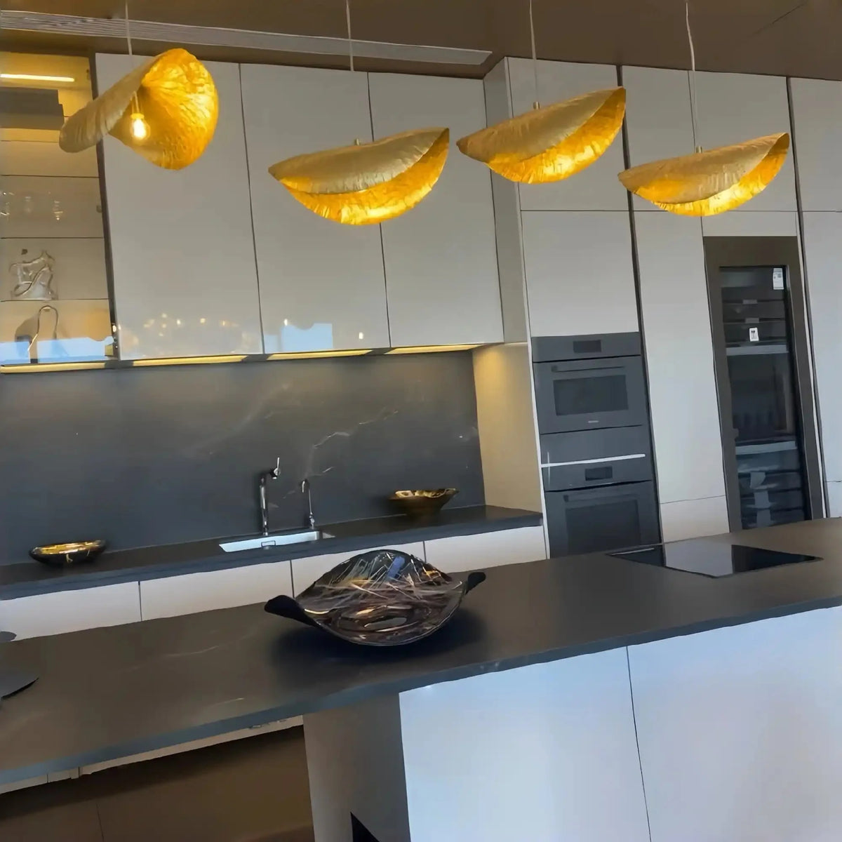 Postmodern Withered Leaf Parlor Pendant Lighting Fixture in Brass - Style A/Two curved edges/L17.7"*W11.02"*H7.08"Warm Lightcasivra