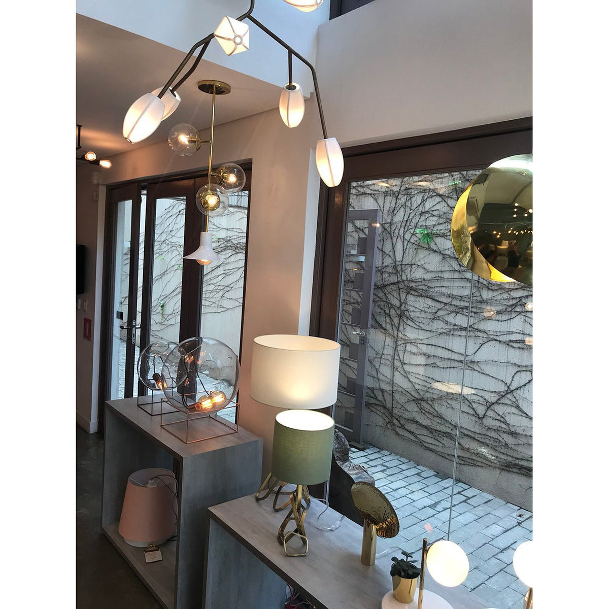 Sacura Chandelier - 6 lights L 49.2″ x W 39.4″ x H 43.3″Brass & Whitecasivra