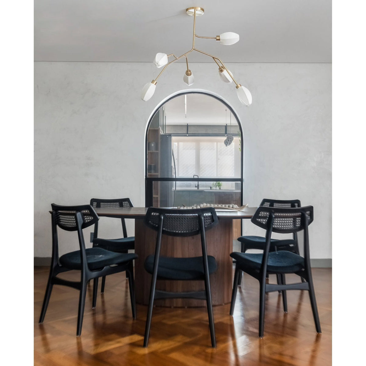Sacura Chandelier - 6 lights L 49.2″ x W 39.4″ x H 43.3″Brass & Whitecasivra