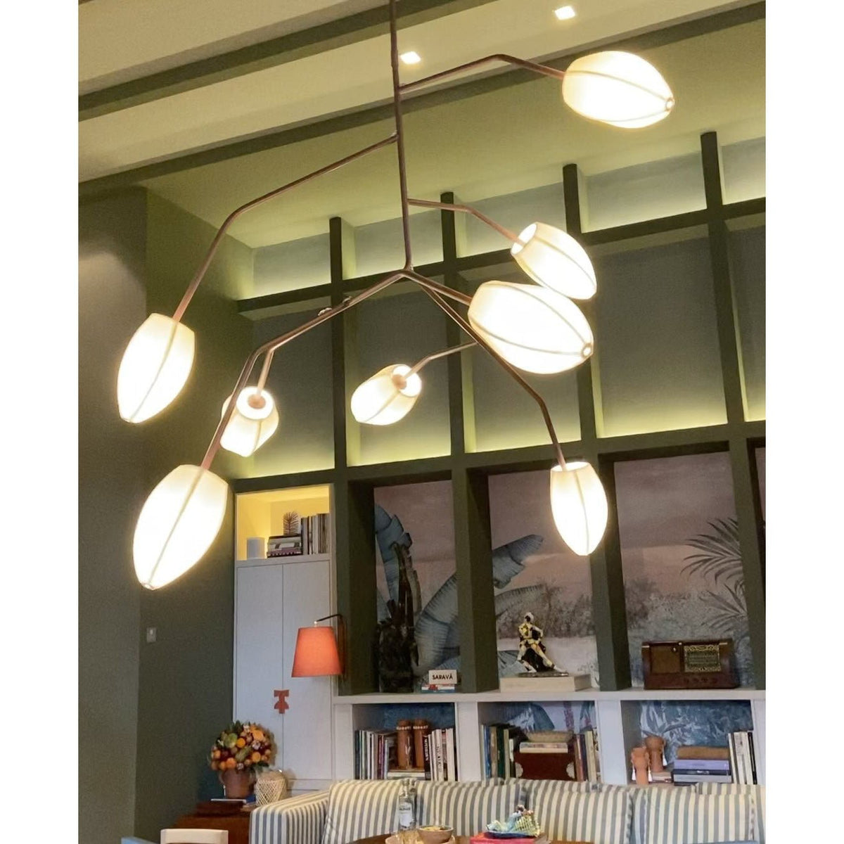 Sacura Chandelier - 6 lights L 49.2″ x W 39.4″ x H 43.3″Brass & Whitecasivra