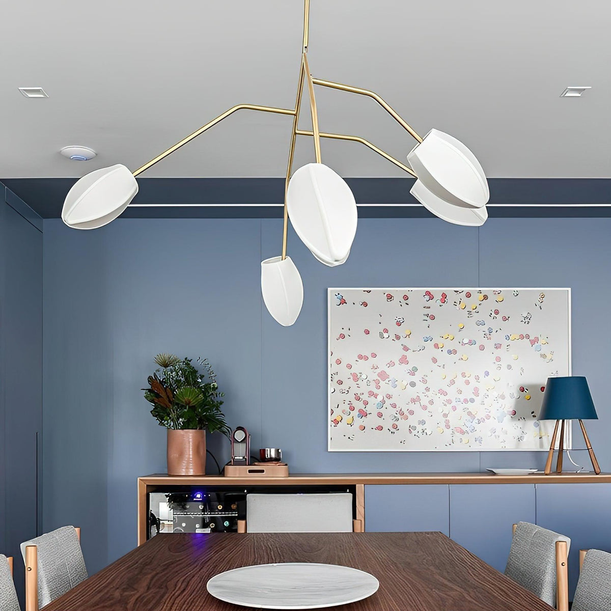 Sacura Chandelier - 6 lights L 49.2″ x W 39.4″ x H 43.3″Brass & Whitecasivra