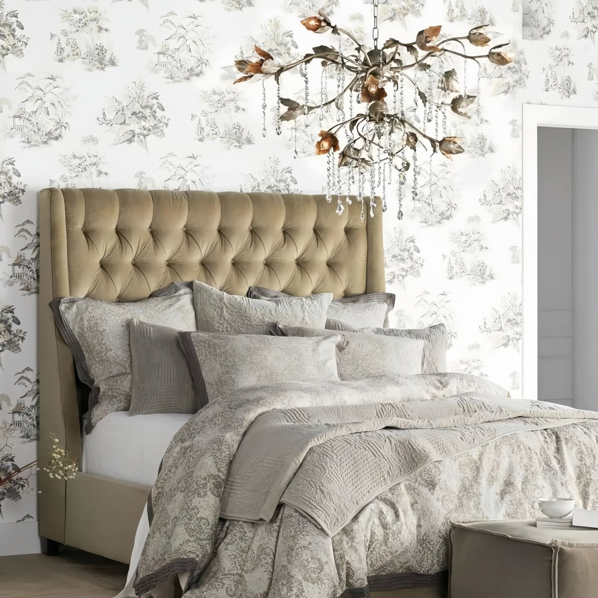 Vitalba Round Chandelier in clear by Blush Lighting